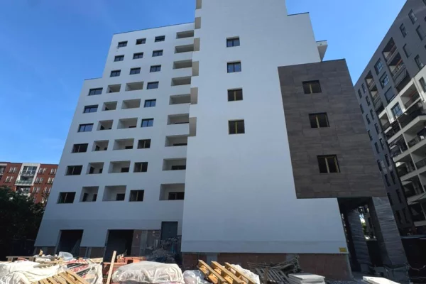 Shtepi ne shitje Apartament ne Tirane, 2+1, Mobilimi Bosh, pa mobiluar, Pagesa 263,000  Euro.