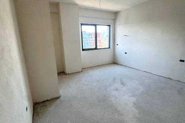Shtepi ne shitje Apartament ne Tirane, 2+1, Mobilimi Bosh, pa mobiluar, Pagesa 263,000  Euro.
