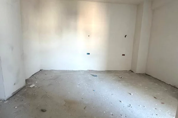 Shtepi ne shitje Apartament ne Tirane, 2+1, Mobilimi Bosh, pa mobiluar, Pagesa 263,000  Euro.