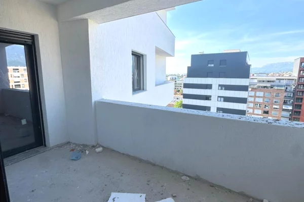 Shtepi ne shitje Apartament ne Tirane, 2+1, Mobilimi Bosh, pa mobiluar, Pagesa 263,000  Euro.
