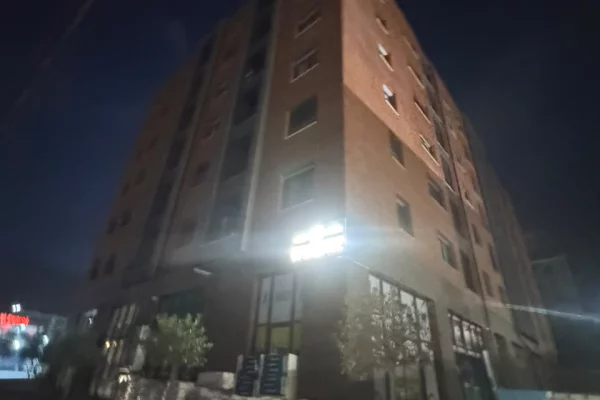 Shtepi me qera Apartament ne Tirane, 2+1, Mobilimi E mobiluar, Pagesa 550  Euro.