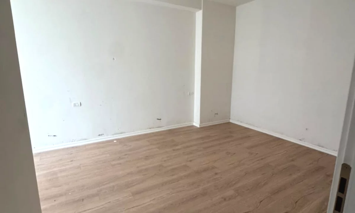 Shtepi me qera Apartament ne Tirane, 2+1, Mobilimi Bosh, pa mobiluar, Pagesa 65,000  Leke.