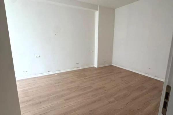 Jepet me qira apartament per biznes 2+1 + Post parkimi