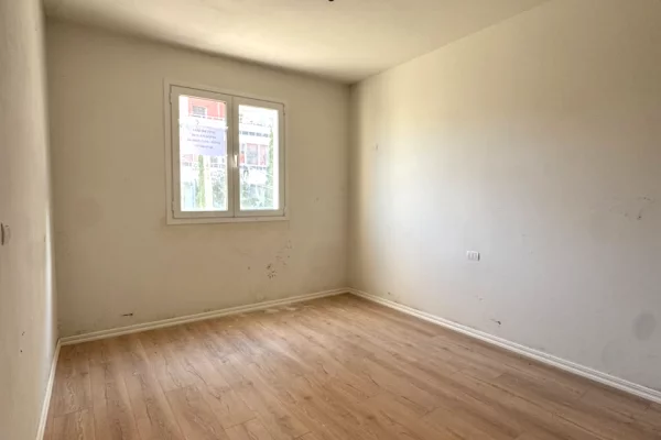 Shtepi me qera Apartament ne Tirane, 2+1, Mobilimi Bosh, pa mobiluar, Pagesa 65,000  Leke.