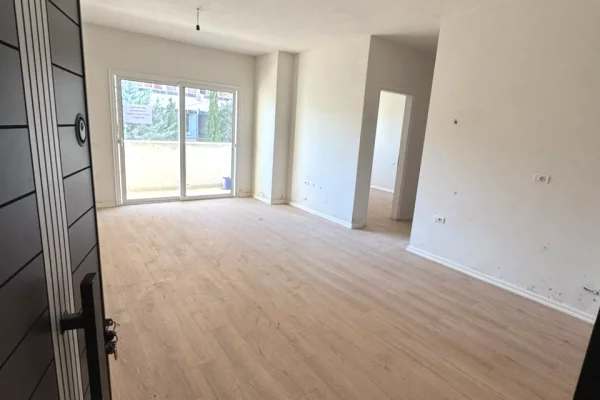 Shtepi me qera Apartament ne Tirane, 2+1, Mobilimi Bosh, pa mobiluar, Pagesa 65,000  Leke.