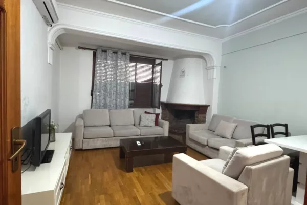 Shtepi me qera Apartament ne Tirane, 2+1, Mobilimi E mobiluar, Pagesa 50,000  Leke.
