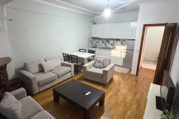 Shtepi me qera Apartament ne Tirane, 2+1, Mobilimi E mobiluar, Pagesa 50,000  Leke.