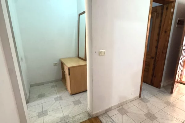 Shtepi me qera Apartament ne Tirane, 2+1, Mobilimi E mobiluar, Pagesa 50,000  Leke.