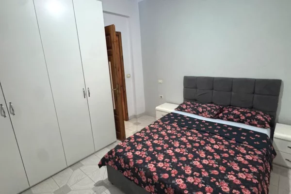 Shtepi me qera Apartament ne Tirane, 2+1, Mobilimi E mobiluar, Pagesa 50,000  Leke.