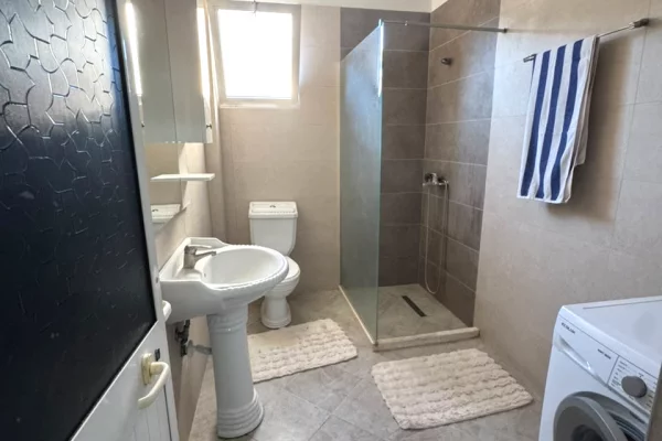 Shtepi me qera Apartament ne Tirane, 2+1, Mobilimi E mobiluar, Pagesa 50,000  Leke.