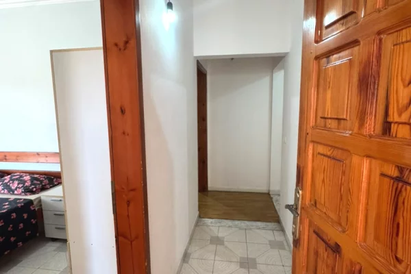Shtepi me qera Apartament ne Tirane, 2+1, Mobilimi E mobiluar, Pagesa 50,000  Leke.
