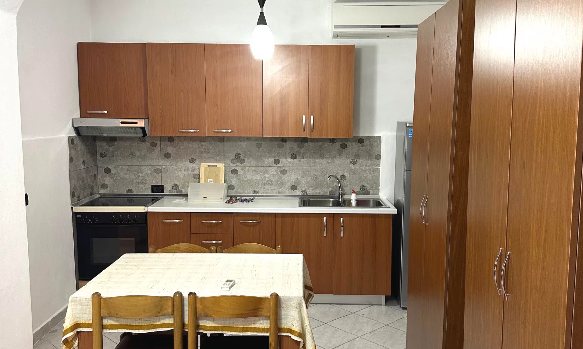 Shtepi me qera Shtepi Private ne Tirane, Garsoniere, Mobilimi E mobiluar, Pagesa 40,000  Leke.