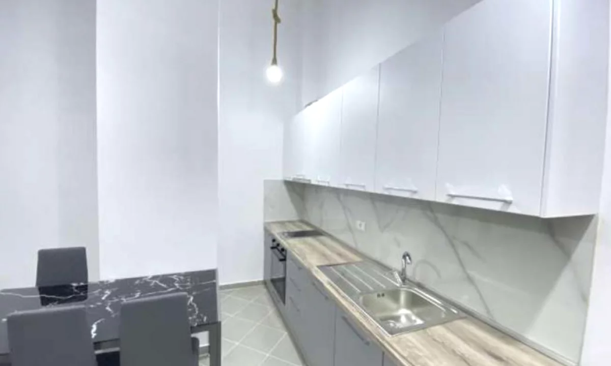 Shtepi me qera Apartament ne Tirane, 1+1, Mobilimi E mobiluar, Pagesa 350  Euro.