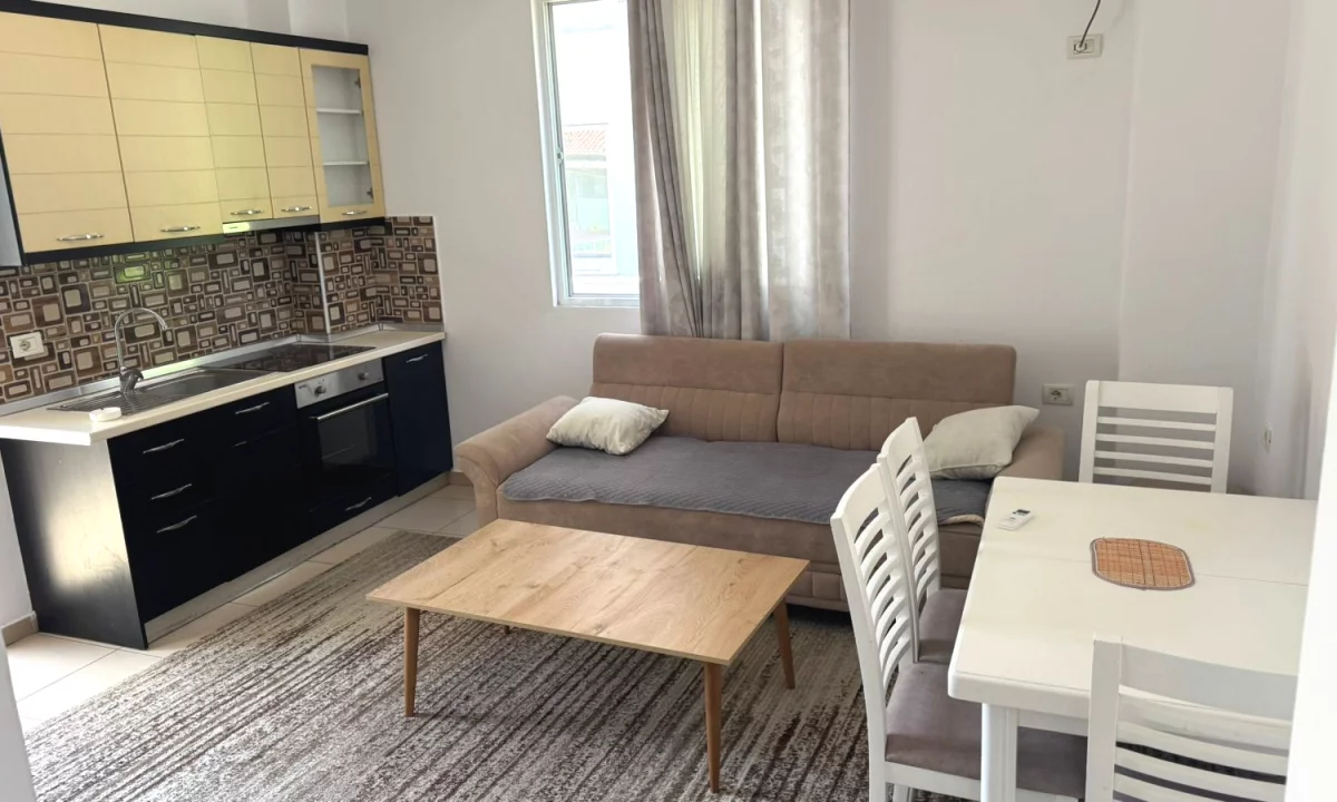 Shtepi me qera Apartament ne Tirane, 1+1, Mobilimi E mobiluar, Pagesa 45,000  Leke.