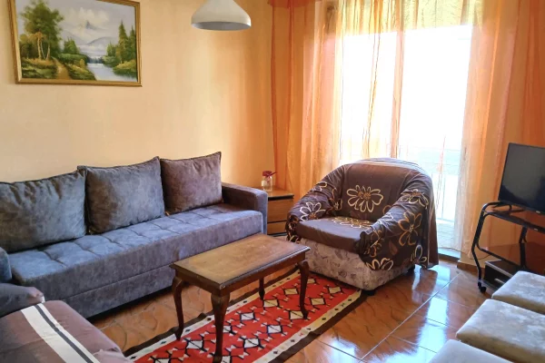 Shtepi me qera 1+1 ne Tirane - 50,000 Leke