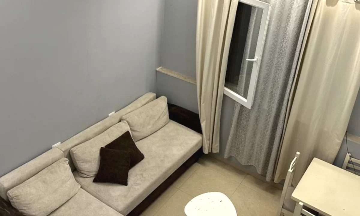 Shtepi me qera Apartament ne Tirane, 1+1, Mobilimi E mobiluar, Pagesa 400  Euro.