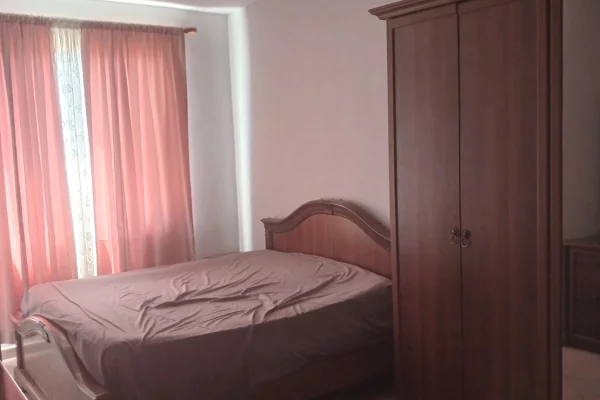Shtepi me qera 1+1 ne Tirane - 37,000 Leke