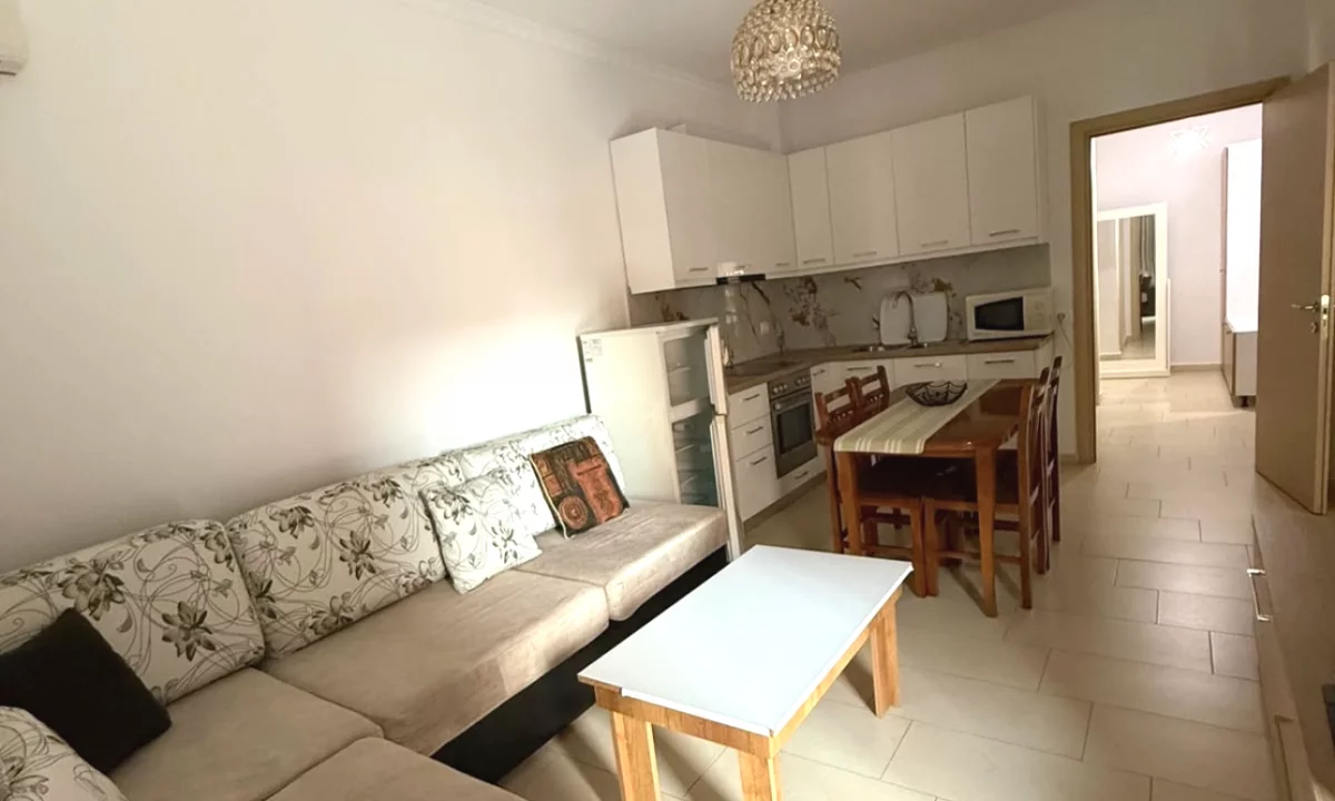 Shtepi me qera Apartament ne Tirane, 2+1, Mobilimi E mobiluar, Pagesa 450  Euro.