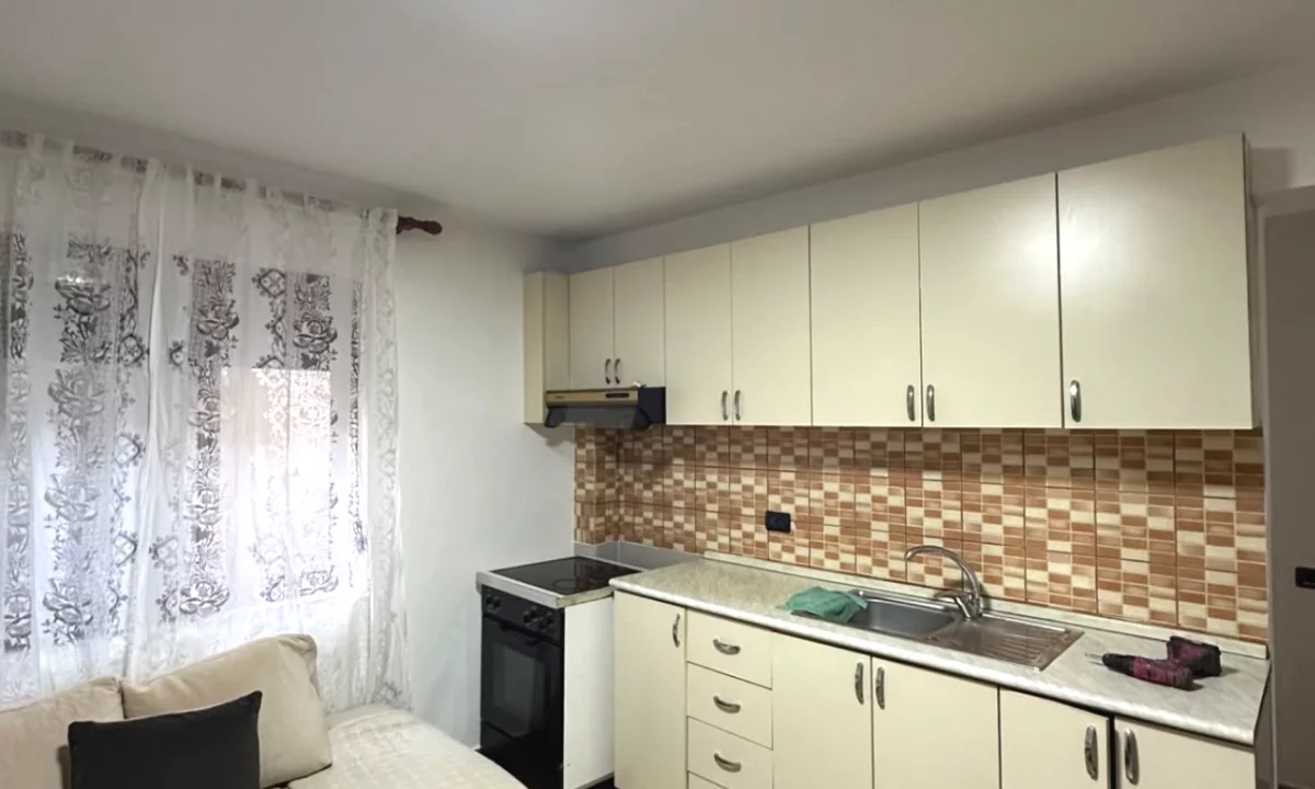 Shtepi me qera Apartament ne Tirane, 1+1, Mobilimi E mobiluar, Pagesa 30,000  Leke.