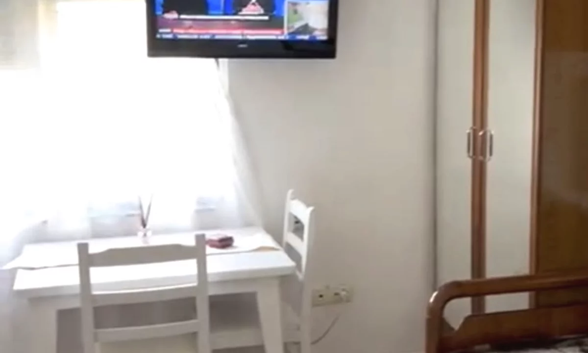 Shtepi me qera Apartament ne Tirane, Garsoniere, Mobilimi E mobiluar, Pagesa 35,000  Leke.