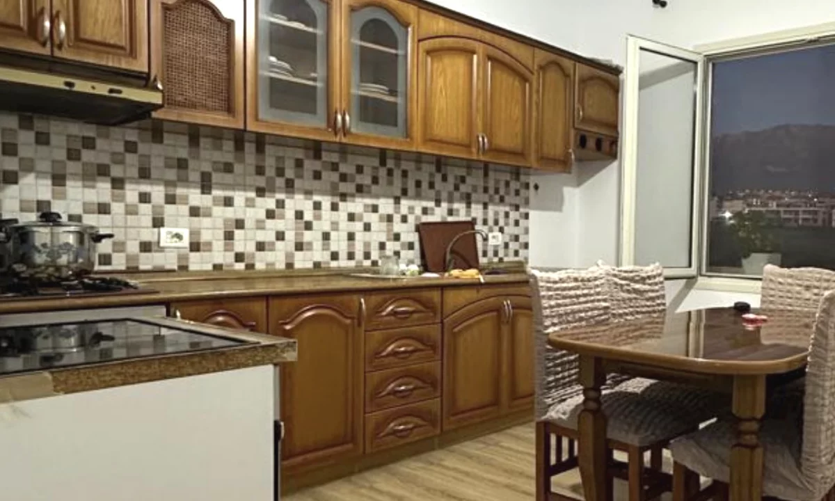 Shtepi me qera Apartament ne Tirane, 2+1, Mobilimi E mobiluar, Pagesa 43,000  Leke.