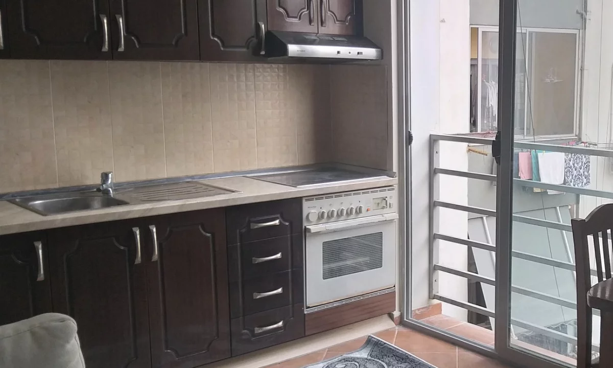 Shtepi me qera Apartament ne Tirane, 1+1, Mobilimi E mobiluar, Pagesa 42,000  Leke.