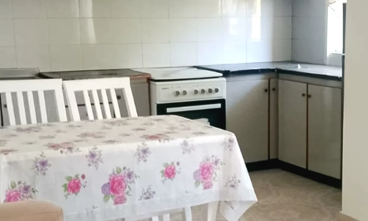 Shtepi me qera Apartament ne Tirane, 2+1, Mobilimi E mobiluar, Pagesa 40,000  Leke.