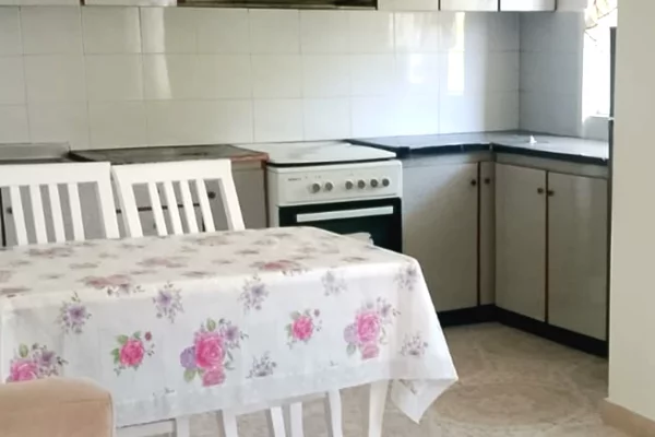 Shtepi me qera Apartament ne Tirane, 2+1, Mobilimi E mobiluar, Pagesa 40,000  Leke.