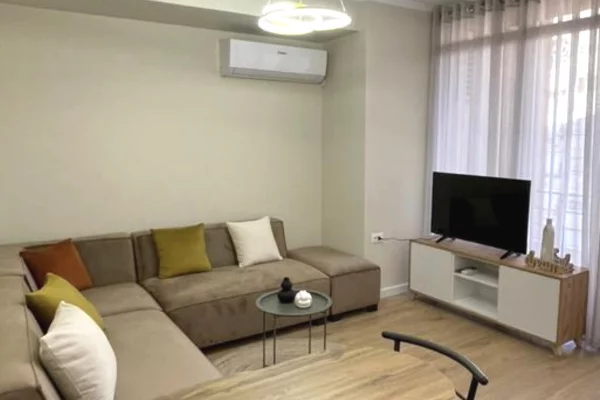 Shtepi me qera 1+1 ne Tirane - 50,000 Leke