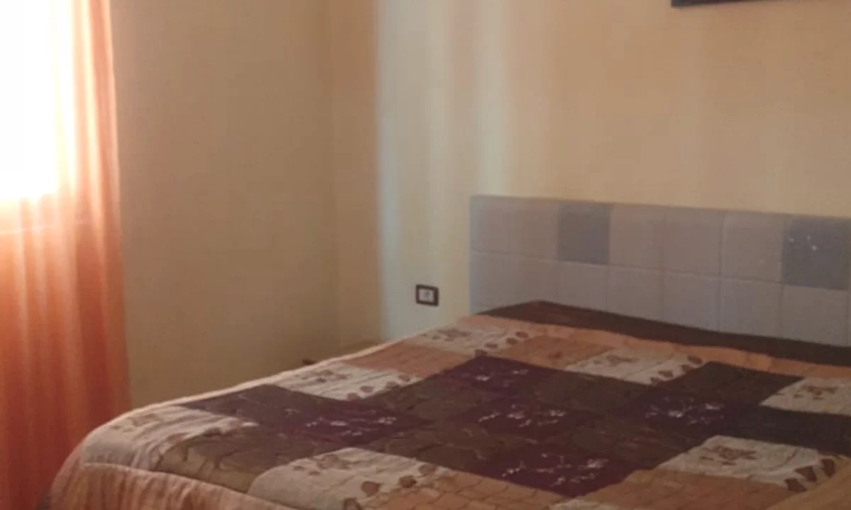 Shtepi me qera Apartament ne Tirane, 2+1, Mobilimi E mobiluar, Pagesa 50,000  Leke.