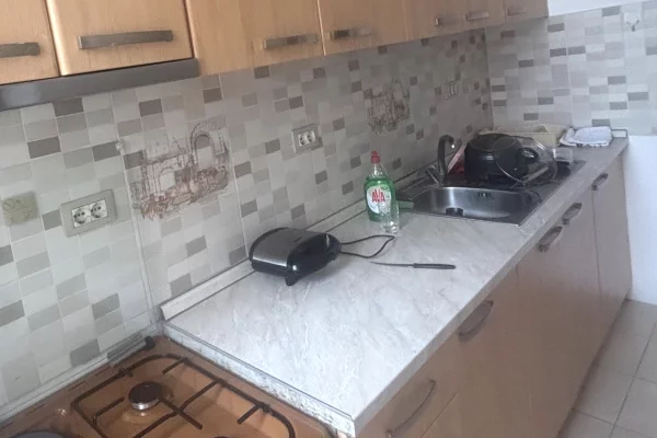 Apartament me qera 2+1 Kinostudio 
