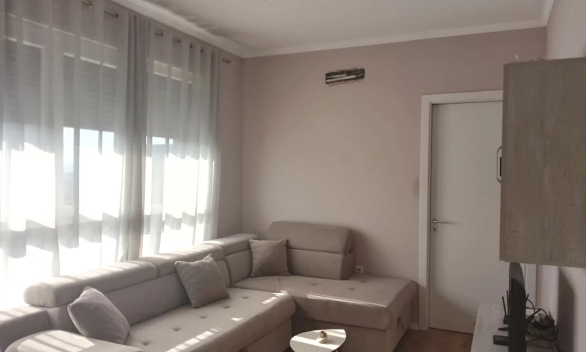 Shtepi me qera Apartament ne Tirane, 1+1, Mobilimi E mobiluar, Pagesa 500  Euro.