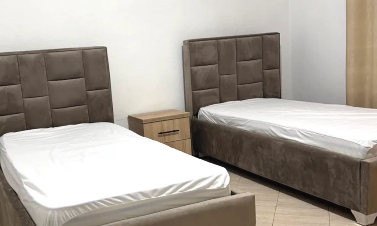Shtepi me qera Apartament ne Tirane, 2+1, Mobilimi E mobiluar, Pagesa 40,000  Leke.