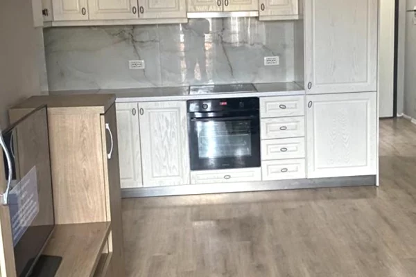 Shtepi me qera 1+1 ne Tirane - 50,000 Leke