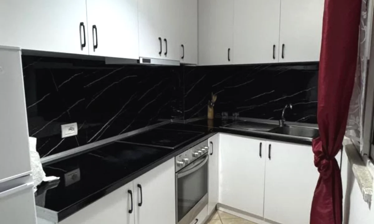 Shtepi me qera Apartament ne Tirane, 1+1, Mobilimi E mobiluar, Pagesa 40,000  Leke.