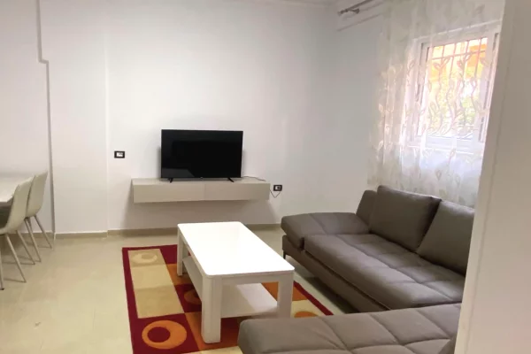 Apartament me qera 1+1 Xhamllik 