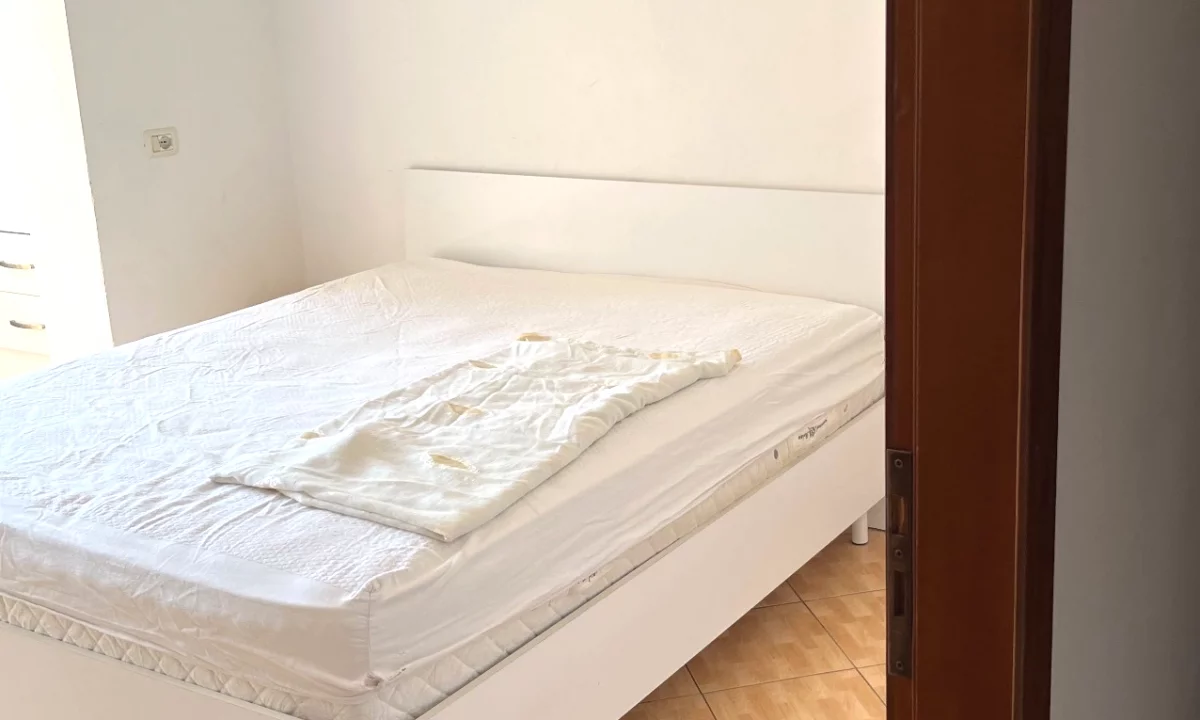 Shtepi me qera Apartament ne Tirane, 1+1, Mobilimi E mobiluar, Pagesa 40,000  Leke.