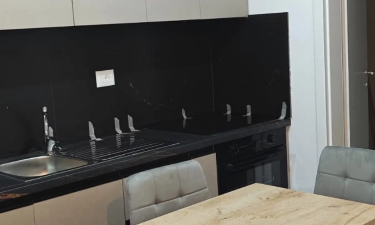Shtepi me qera Apartament ne Tirane, 1+1, Mobilimi E mobiluar, Pagesa 37,000  Leke.