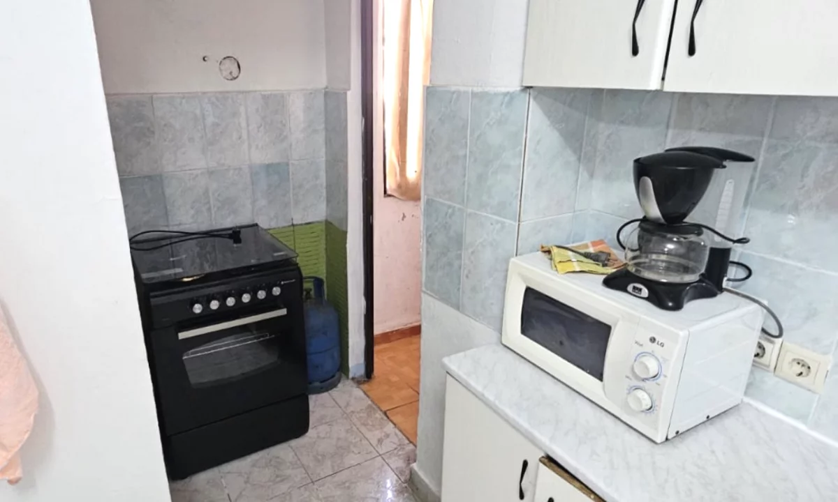Shtepi me qera Apartament ne Tirane, 1+1, Mobilimi E mobiluar, Pagesa 500  Euro.