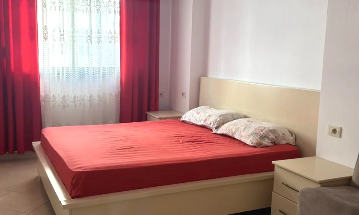 Shtepi me qera Apartament ne Tirane, 2+1, Mobilimi Bosh, pa mobiluar, Pagesa 50,000  Leke.