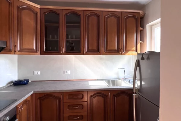 Shtepi me qera Apartament ne Tirane, 2+1, Mobilimi E mobiluar, Pagesa 650  Euro.