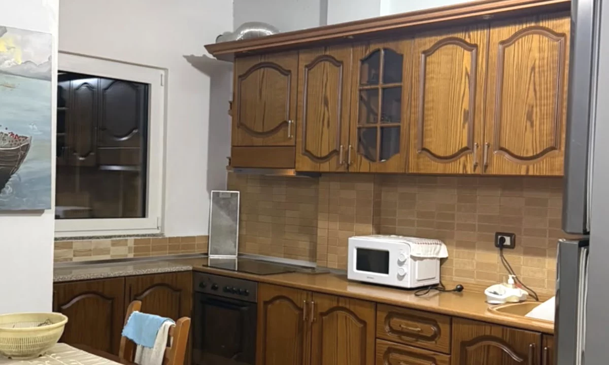 Shtepi me qera Apartament ne Tirane, 2+1, Mobilimi E mobiluar, Pagesa 48,000  Leke.