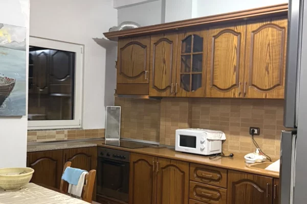 Shtepi me qera 2+1 ne Tirane - 48,000 Leke