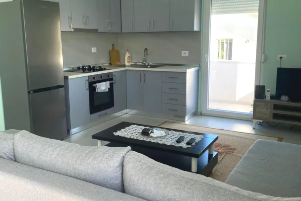 Shtepi me qera 2+1 ne Tirane - 35,000 Leke