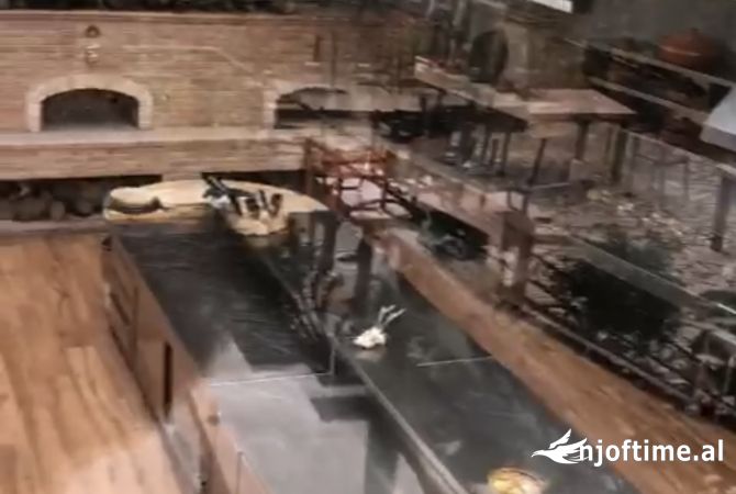 Jepet restorant me qera. 