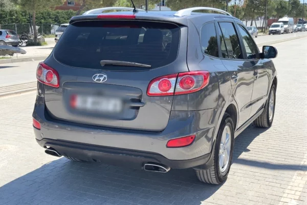 Makina ne shitje ne Tirane, Hyundai, 2010 Diesel,Kambio Automatik Pagesa 6,700  Euro.