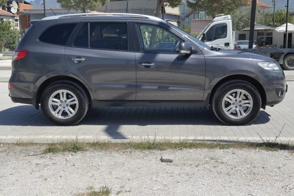 Makina ne shitje ne Tirane, Hyundai, 2010 Diesel,Kambio Automatik Pagesa 6,700  Euro.