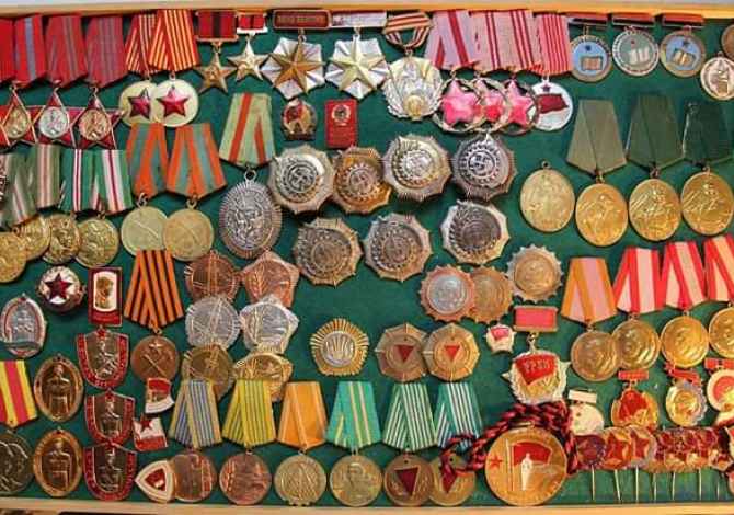 Kancelari ne Tirane - 1,000 Leke