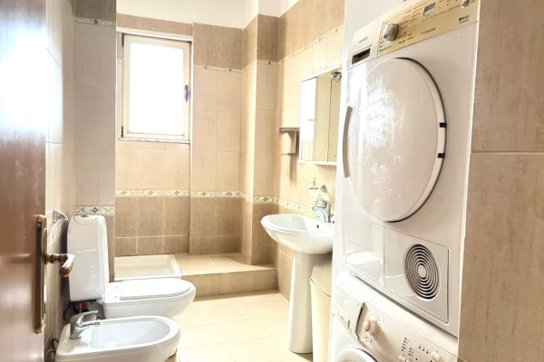 Shtepi ne shitje Apartament ne Tirane, 2+1, Mobilimi E mobiluar, Pagesa 206,800  Euro.