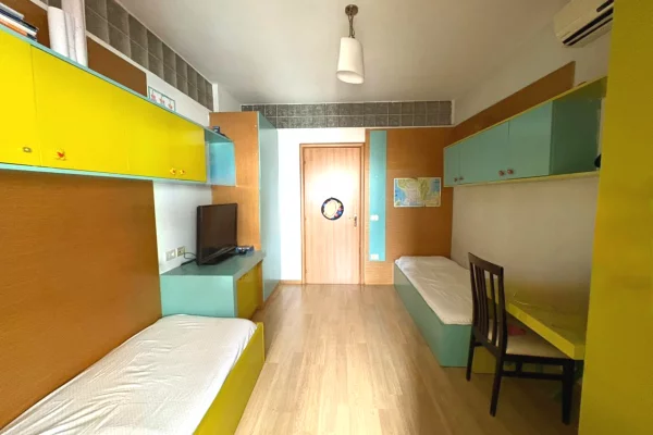 Shtepi ne shitje Apartament ne Tirane, 2+1, Mobilimi E mobiluar, Pagesa 206,800  Euro.